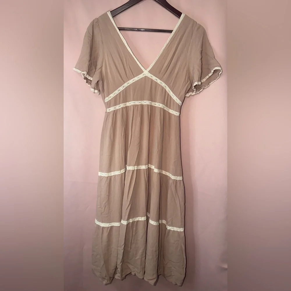 Blush V-Neck Tiered Maxi Dress with Lace Trim - Picture 2 of 9